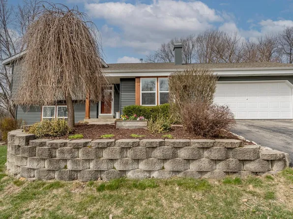 918 South Grandview BOULEVARD, Waukesha, WI 53188