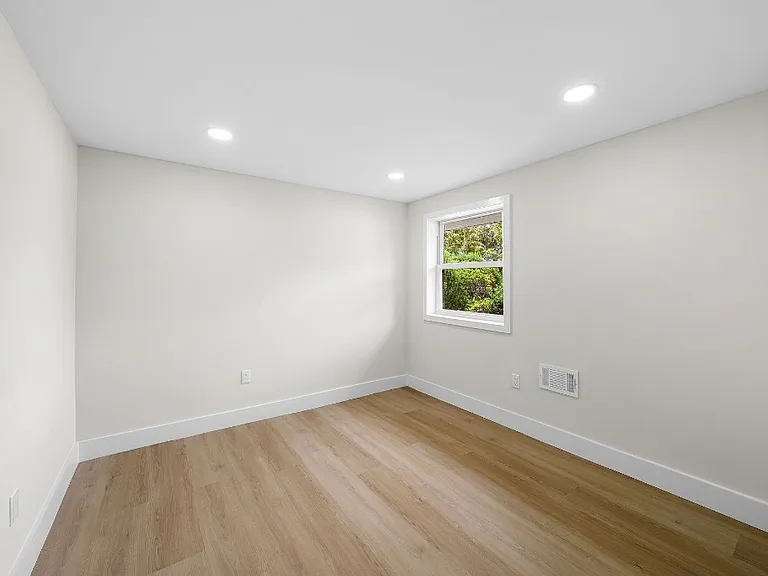 12 Warren Ln — Photo 6
