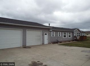 305 Lindstrom Ave W, Grove City, MN 56243