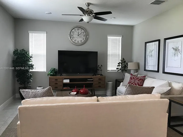 1107 Sugarwood St — Photo 15