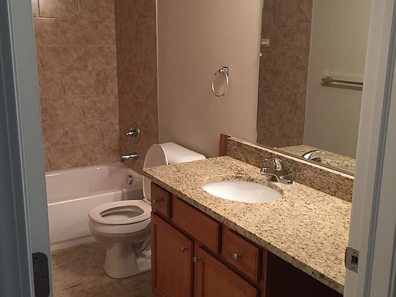 3rd image of 954 Bloomfield Village Blvd APT G