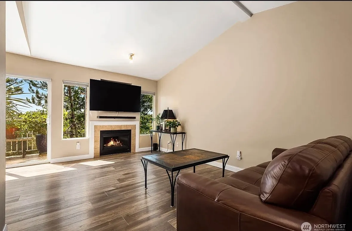 1 bed, 719 sqft, $1,950 — Photo 3