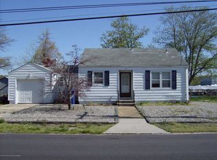 8 Minturn Rd, Toms River, NJ 08753