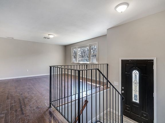 3rd image of 8 Michelle Dr