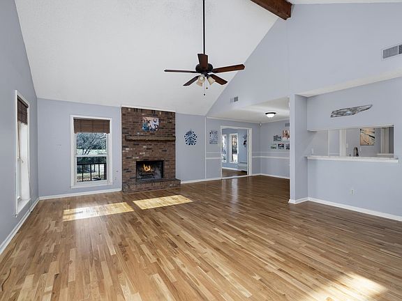 5th image of 9140 Gainsborough Dr