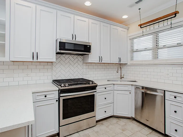 1362 W Greenleaf Ave #3A — Photo 2