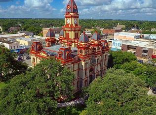 703 Wichita St, Lockhart, TX 78644