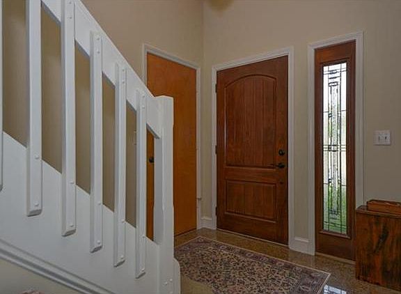 3rd image of 15131 Lamar Ave