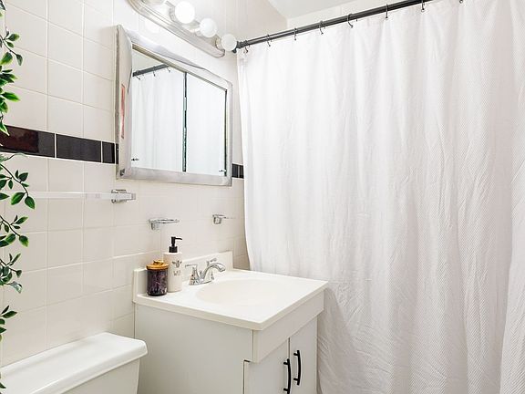 5th image of 140 7th Ave APT 6C