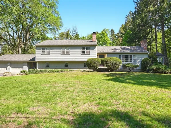 10 Brookmont Dr, Wilbraham, MA 01095