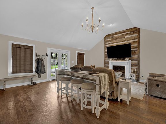 5th image of 2040 Pinehurst Dr