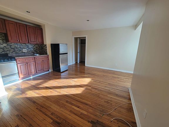 4th image of 91-32 195th St #2A