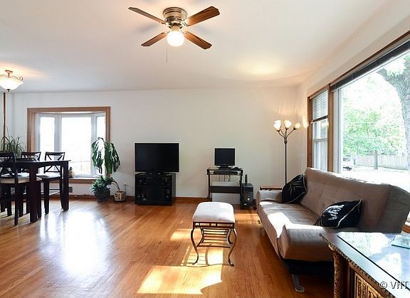 5th image of 3259 W Berteau Ave