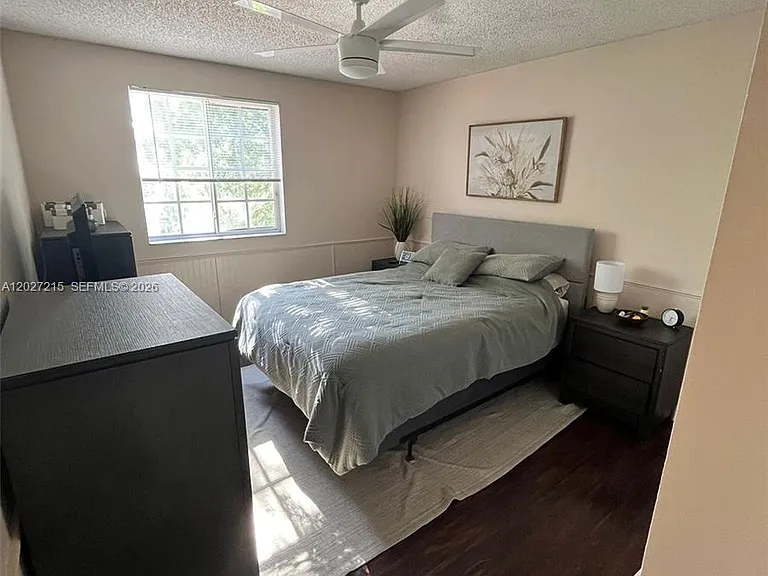 300 Cameron Dr — Photo 32