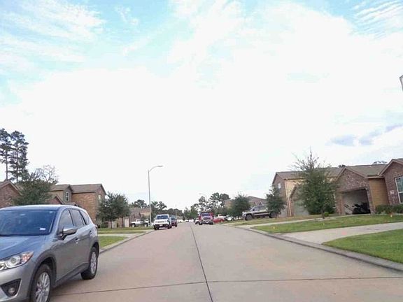 Exterior Neighborhood (street photo)