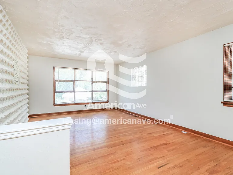 1471560_005_wm_-_living_room_12892591.jpg