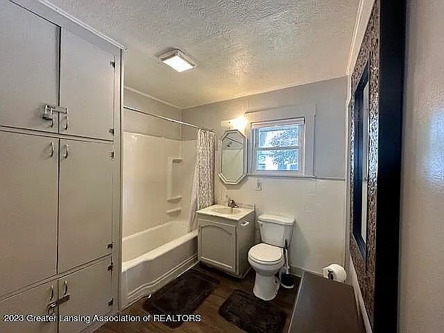 1st image of 744 Call St