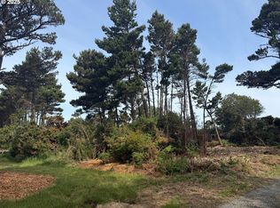 22 Saint Andrews Ln, Bandon, OR 97411