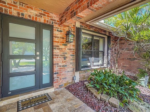 5th image of 494 NW 107th Terrace