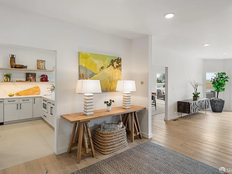 628 Los Palmos Dr — Photo 23