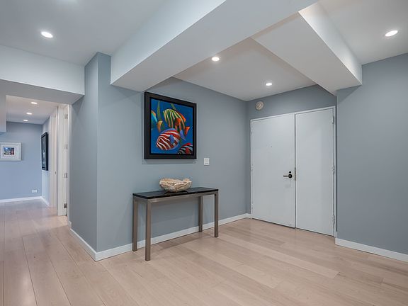 4th image of 175 E Delaware Pl #7201-7202