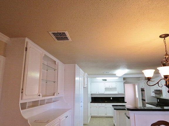 4th image of 10701 University Ave