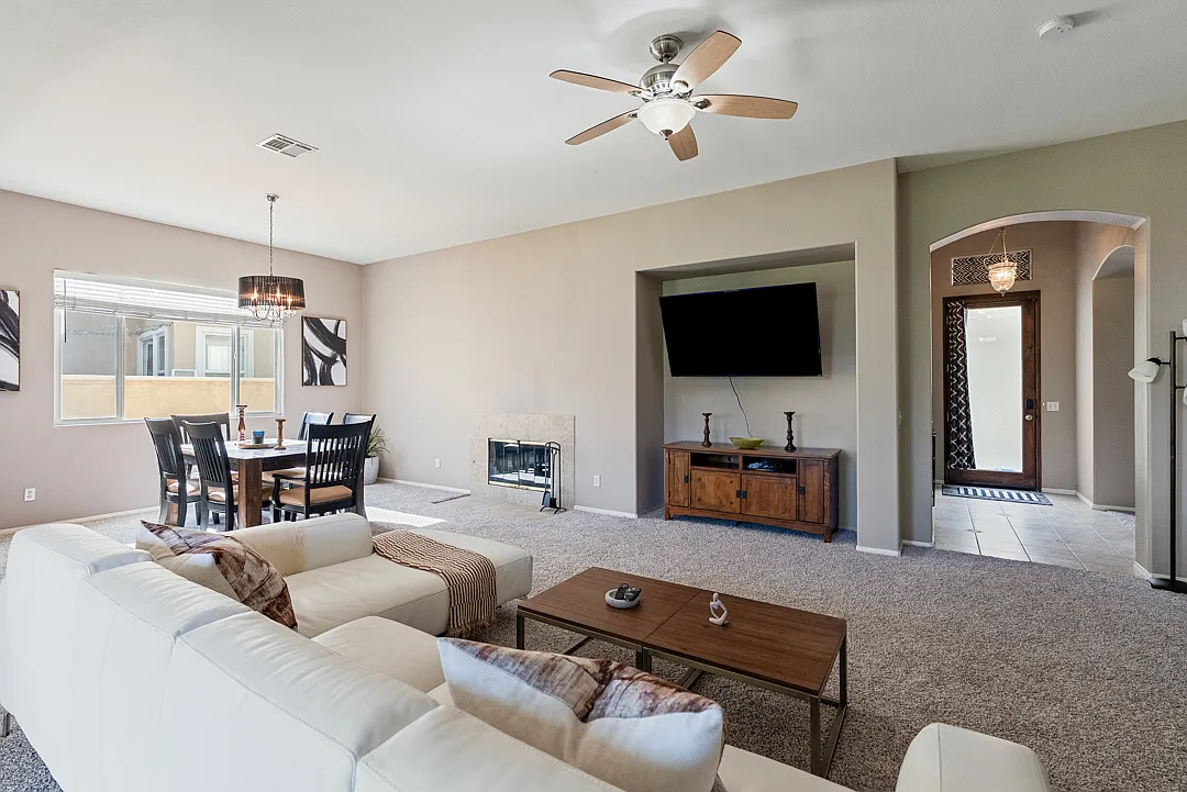 3 bed, 1985 sqft, $4,200 — Photo 2