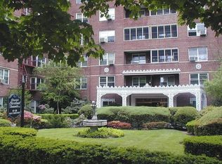 6738 108th St APT B27, Flushing, NY 11375