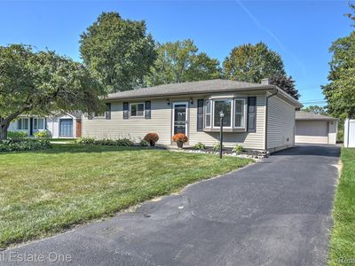 3140 Eastern Ave, Rochester Hills, MI, 48307