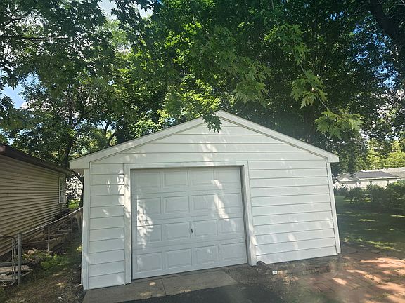 2nd image of 379 E Lincoln St