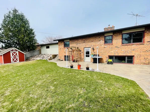 25 Circle Dr, Gilbert, MN 55741