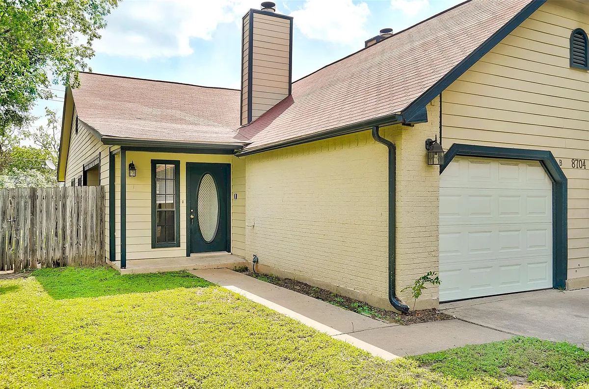 Building Photo - 8704 Clearbrook Trl #A