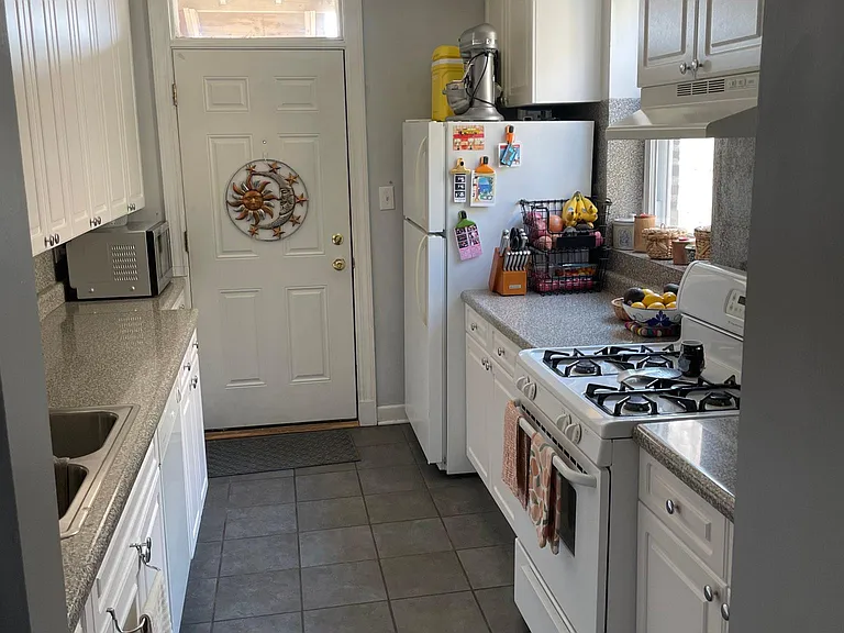 2108 N Sheffield Ave #2&3 — Photo 6