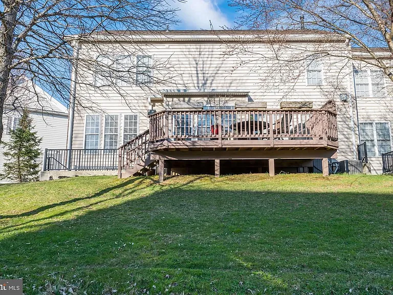 304 Arthur Ct — Photo 30