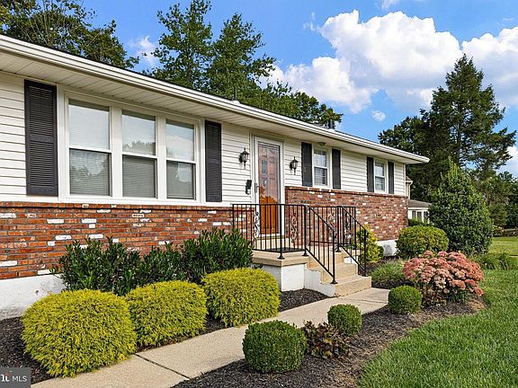 3rd image of 44 Spring Dr