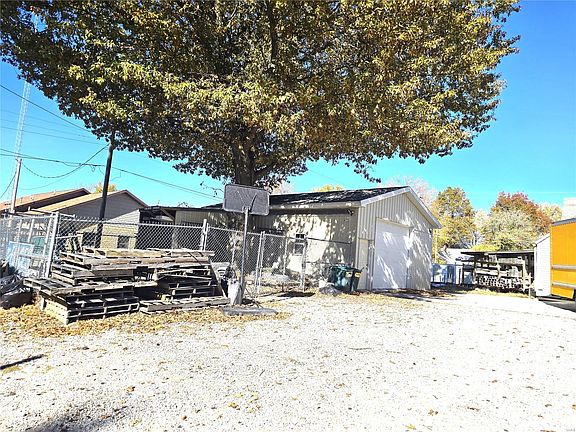 5th image of 1206 School St
