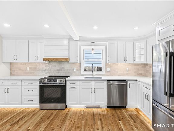 3rd image of 106 Moritz Place