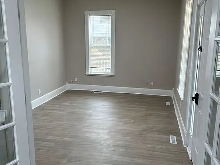 320 S Florence Ave — Photo 7