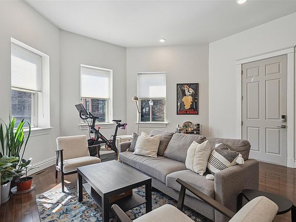 4th image of 4237 Laclede Ave #A
