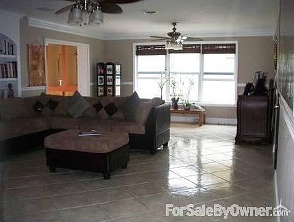 Living room : So spacious you can have two living rooms in it!