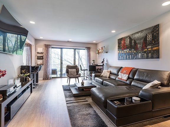 3rd image of 250 W Parliament Pl APT 205