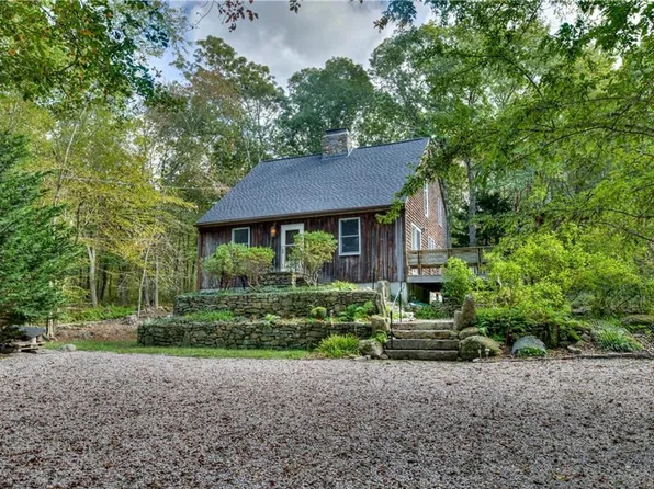 53 Top Hill Dr, West Kingston, RI 02892