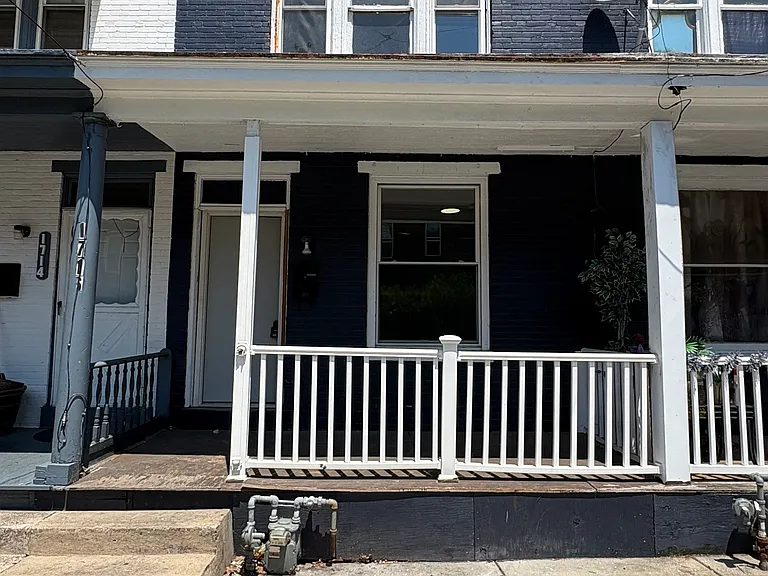 1716 Miller St — Photo 1