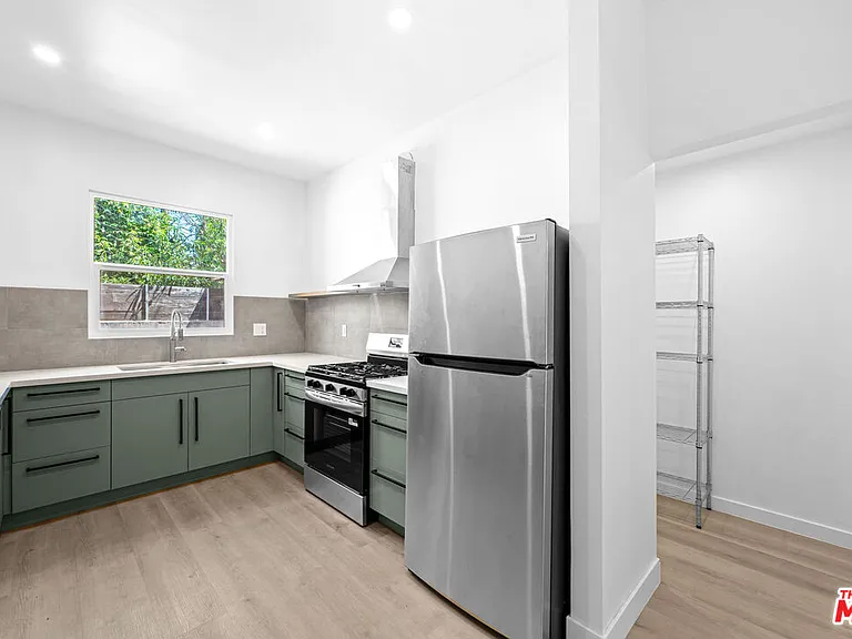 1246 N Formosa Ave — Photo 23