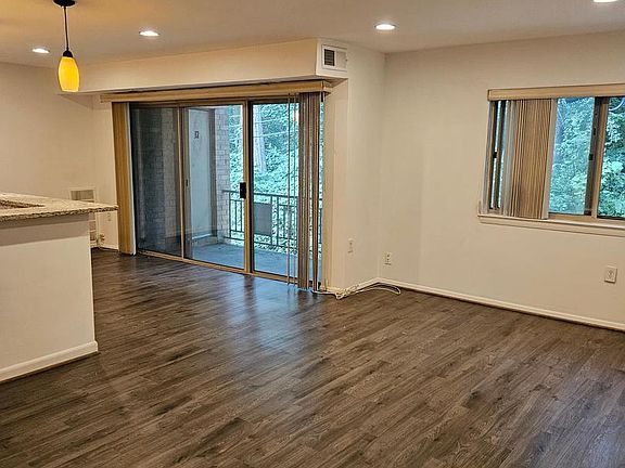 4th image of 5103 Crossfield Ct #339