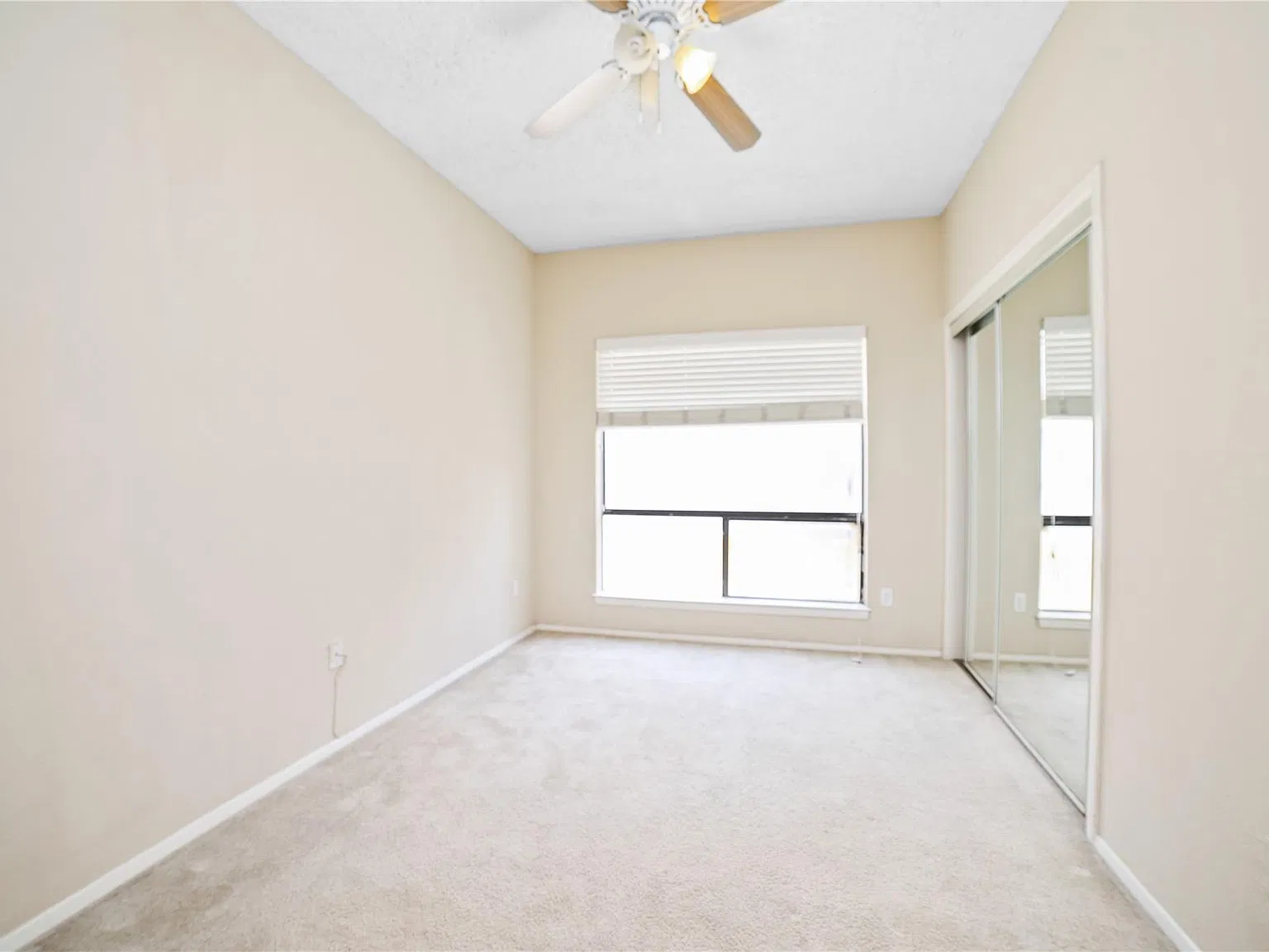 2 bed, 2.0 bath, 904 sqft, $2,100 — Photo 4