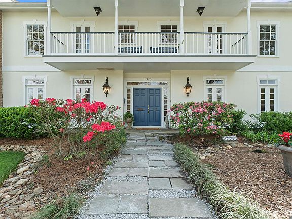 3rd image of 1925 Country Club Dr