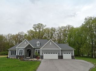 924 S Wintergarden Rd, Bowling Green, OH 43402