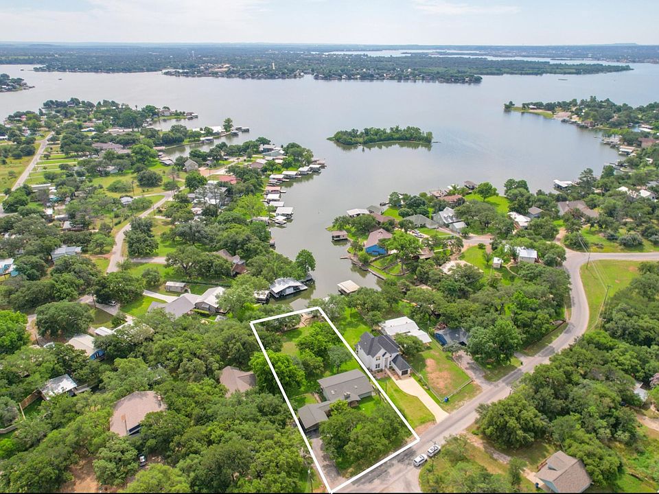 1st image of 215 Sunrise Dr