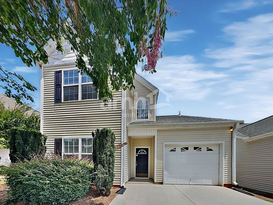 1st image of 25 Duxbury Dr